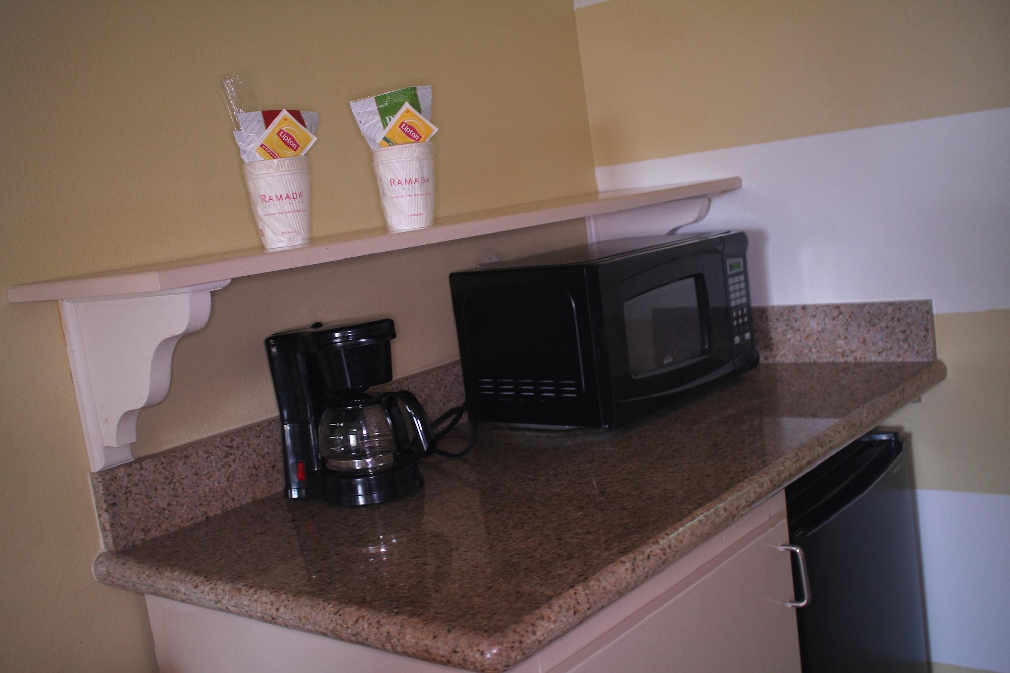 Ramada By Wyndham & Suites South Padre Island Eksteriør billede