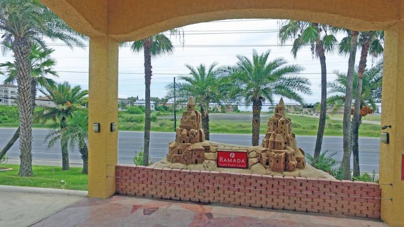 Ramada By Wyndham & Suites South Padre Island Eksteriør billede